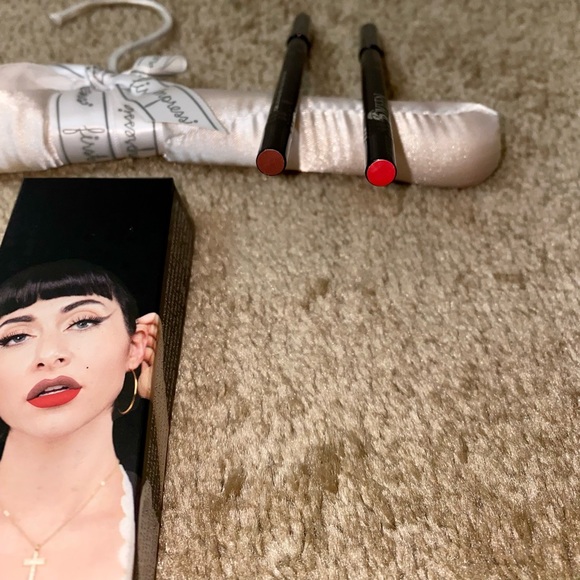 💲5 | 2 Lip Liner Duo - Picture 6 of 8